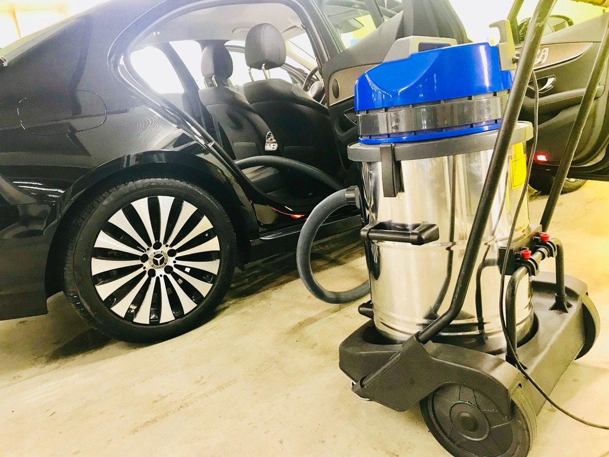 Automobilio salono siurbimas ADCWash plovykloje
